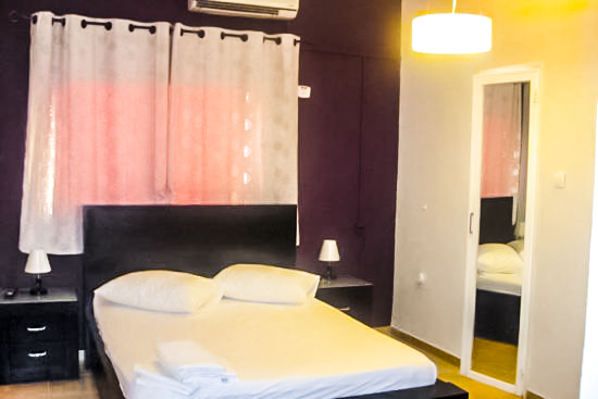 מלון המושבה גדרה חדרים לפי שעות במרכז